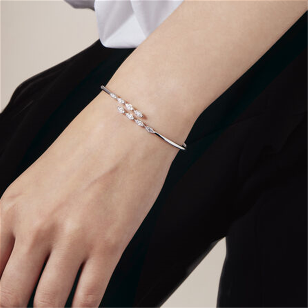 Hearts On Fire Diamond Aerial Marquis Bangle