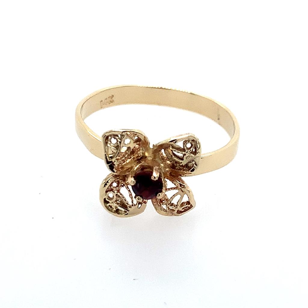 Estate 14K Yellow Gold Garnet Flower Ring