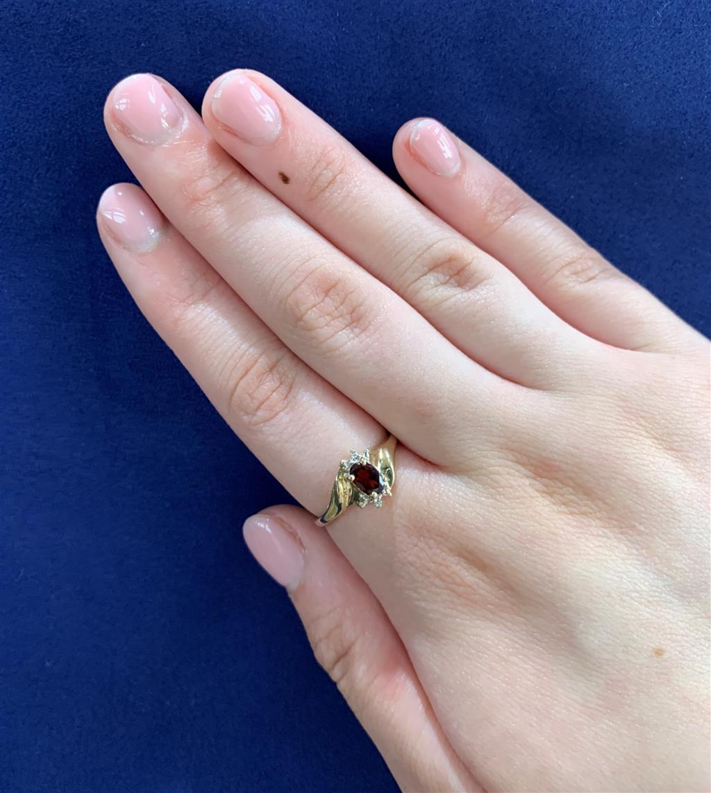 Estate 14K Garnet & Diamond Ring