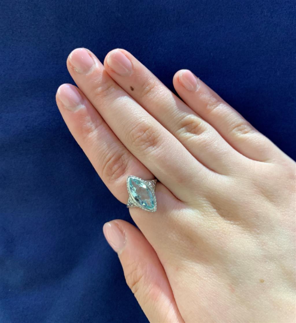 Estate 18K Vintage Aquamarine Ring