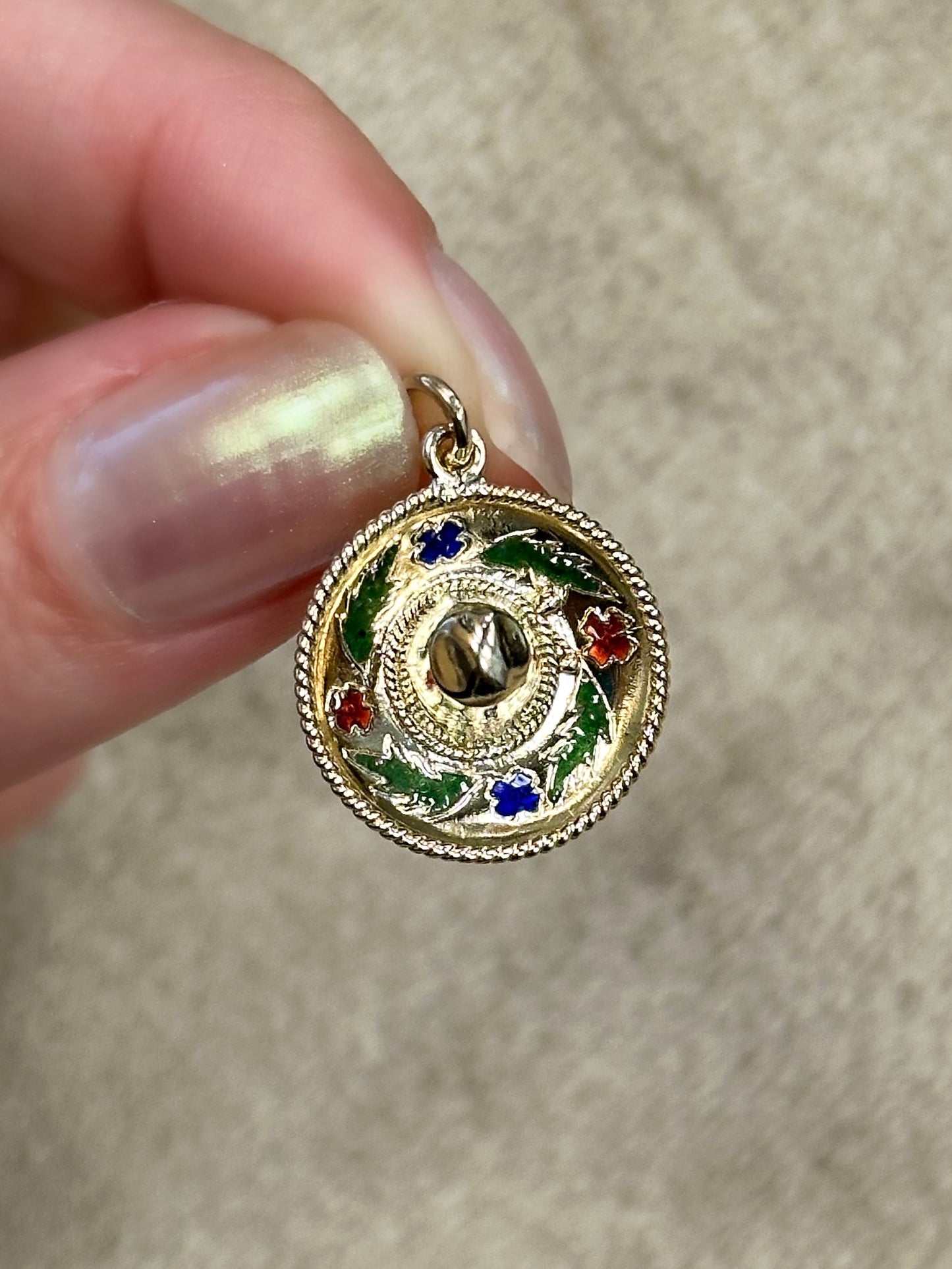 Estate 14K Yellow Gold Sombrero Pendant