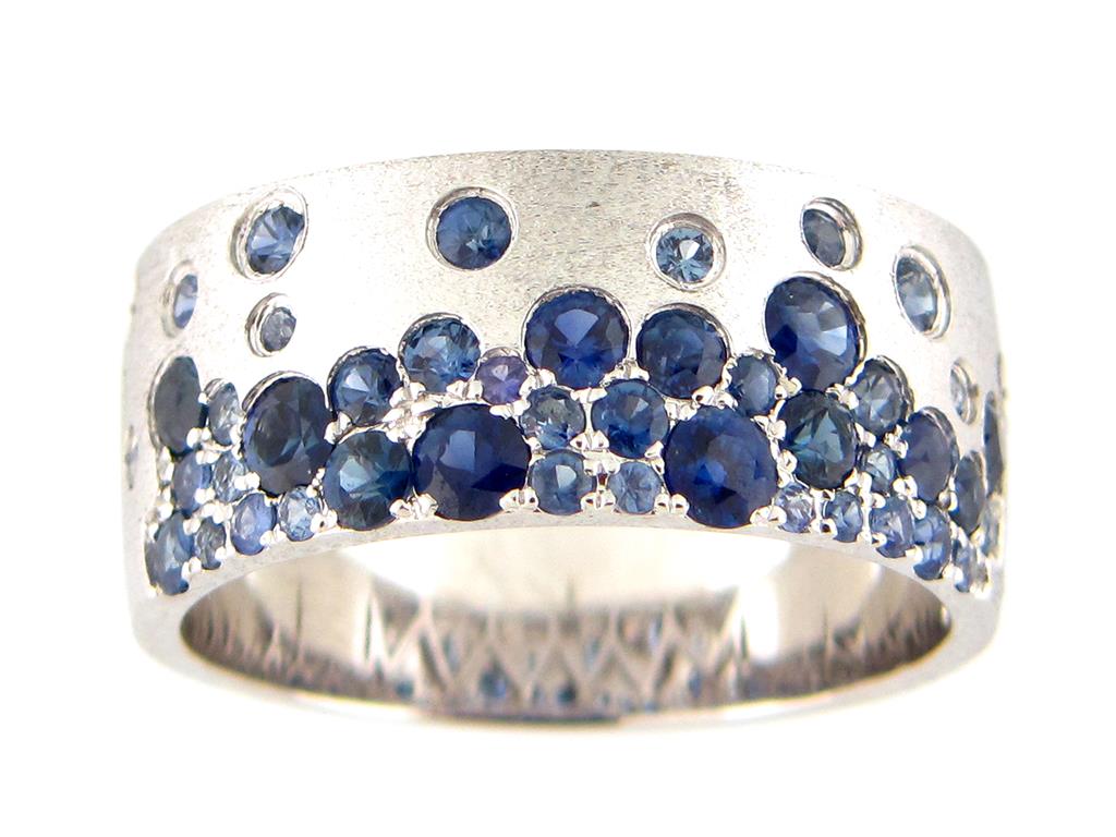 Dilamani White Gold Blue Sapphire Mix Band