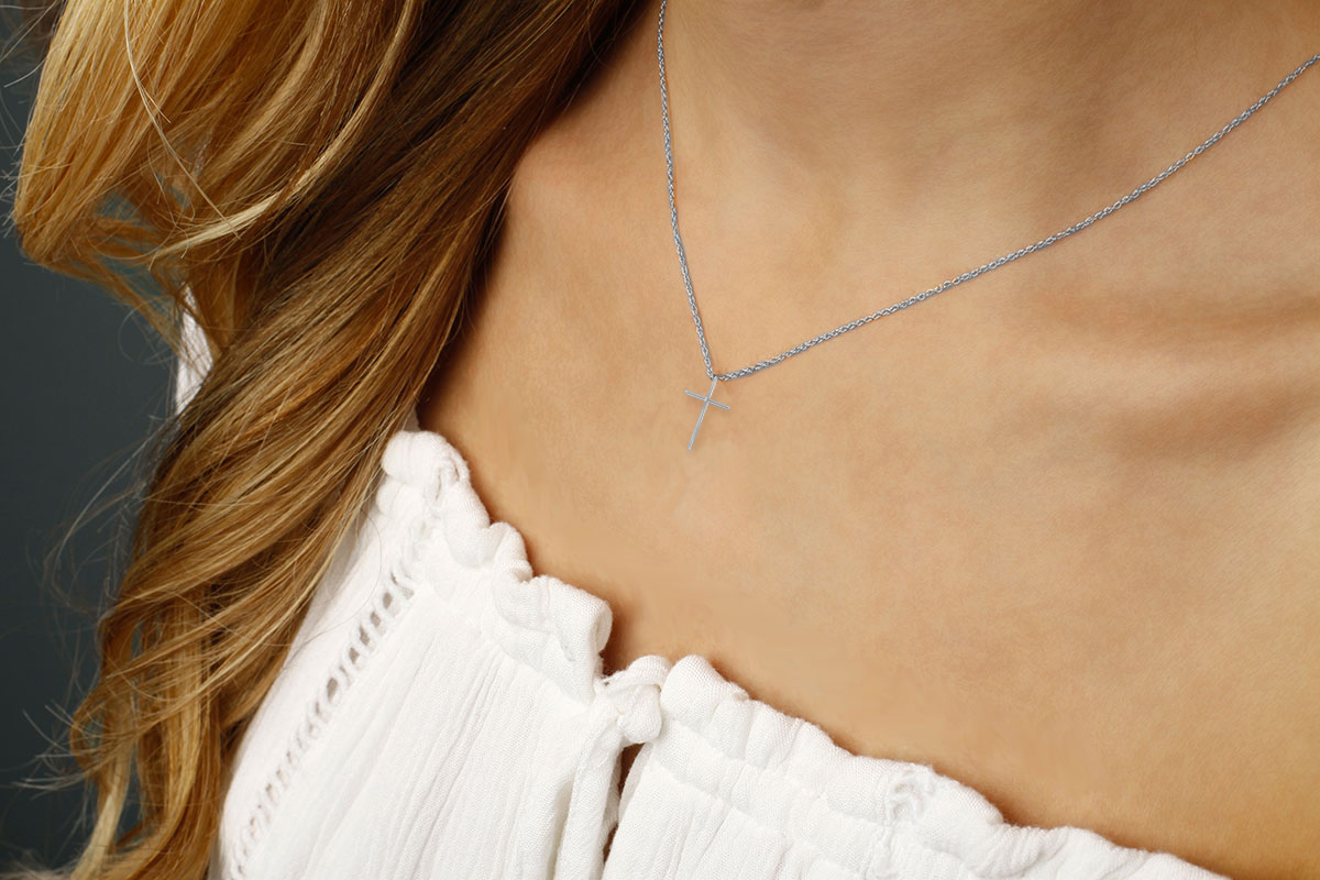 Carla Small Cross With Chain