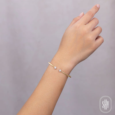 Shy Creation Diamond Clover End Cap Open Bangle