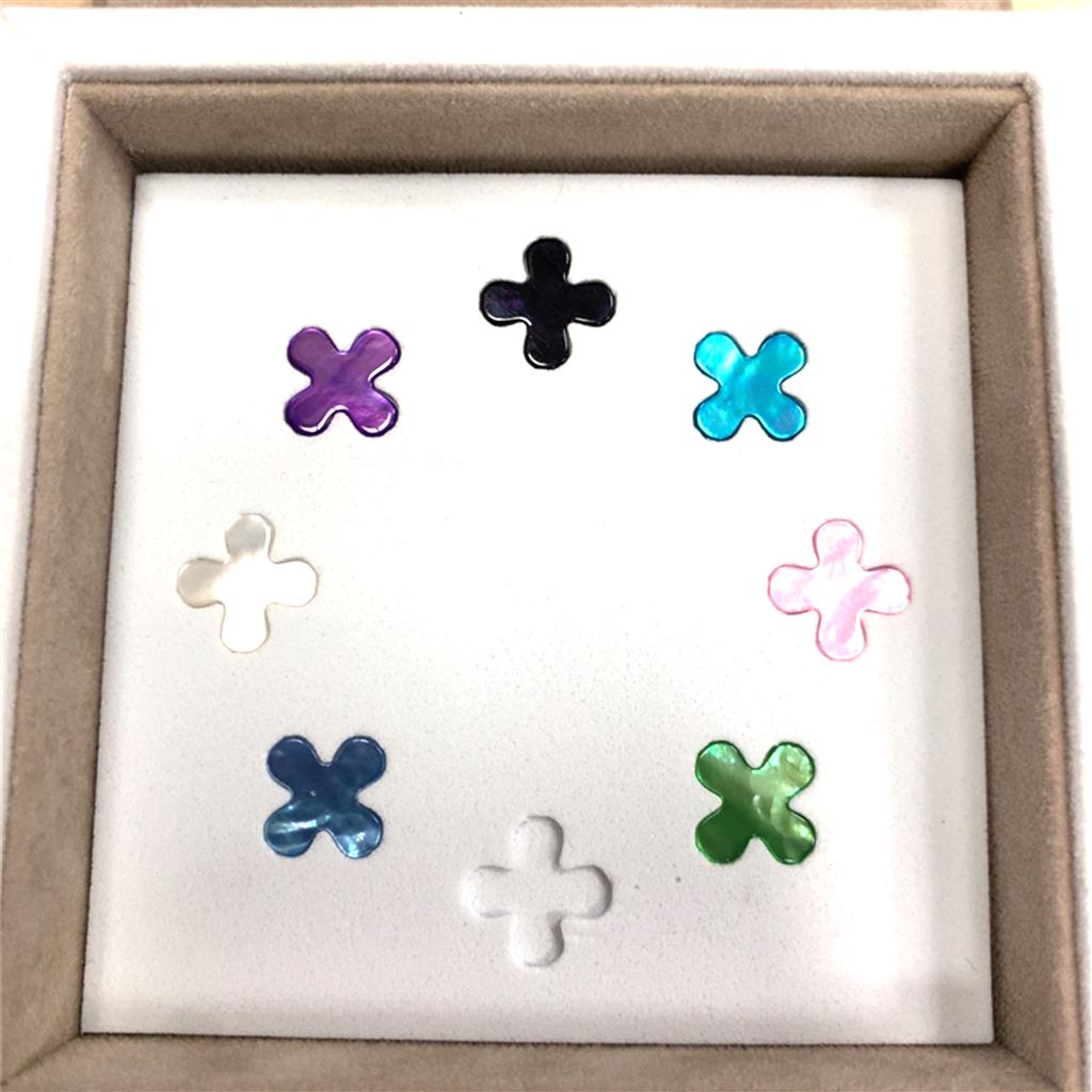 Mello Mother of Pearl & Diamond Flower Pendant