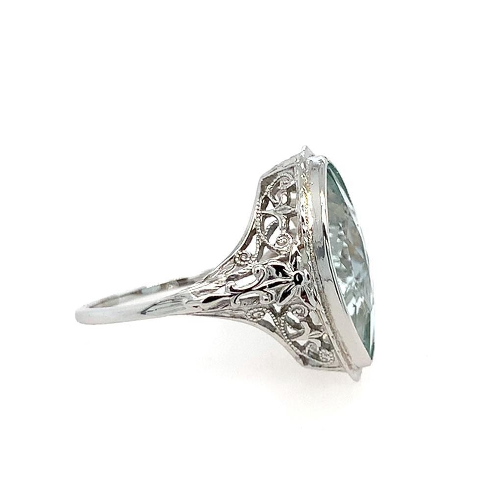 Estate 18K Vintage Aquamarine Ring