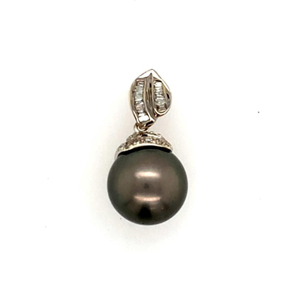 Estate 18K Gold Black Pearl & Diamond Pendant