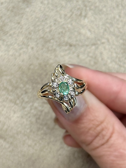 Estate 14K Yellow Gold Oval Emerald And Round Diamond Ring